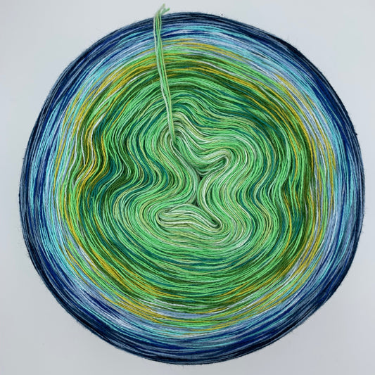 Farbverlauf Bobbel von innen nach aussen in verschiedenen Grüntönen sowie Gelb, Türkis und Dunkelblau