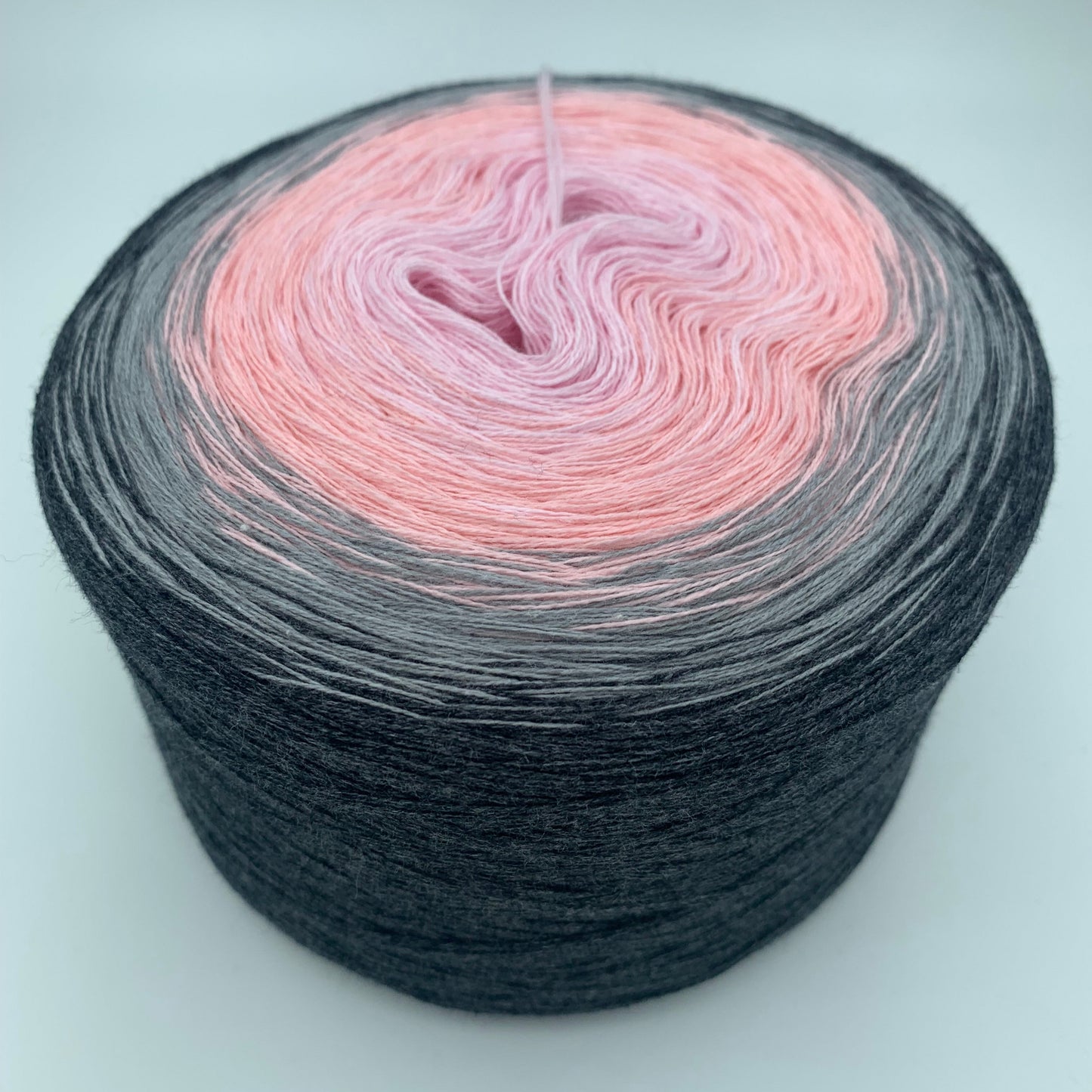 Farbverlauf Bobbel von innen nach aussen in Rose und Grautönen