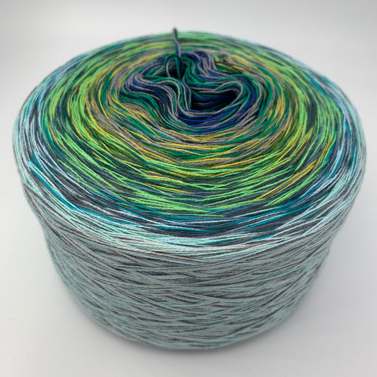 Bunter Farbverlauf Bobbel, von innen nach aussen vorrangig jeweils Blau, Grün und Hellblau