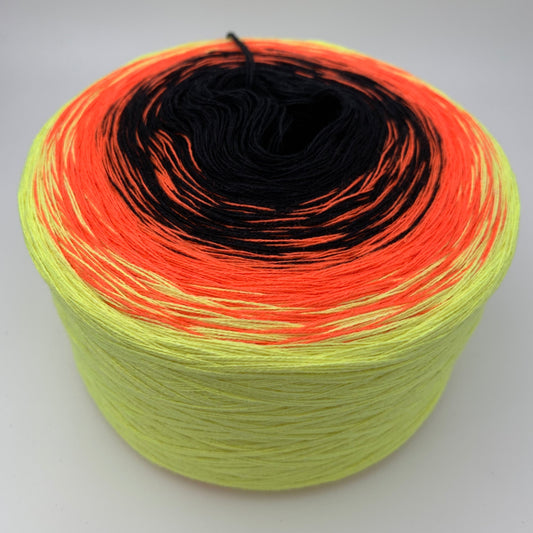 Krachiger Farbverlauf Bobbel von innen nach aussen in Schwarz, Orange und Gelb