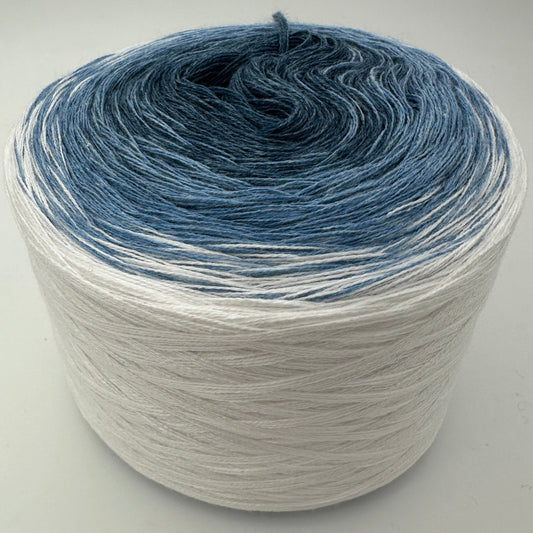 Farbverlauf Bobbel von innen nach aussen in heller werdenden Blautönen und aussen Weis