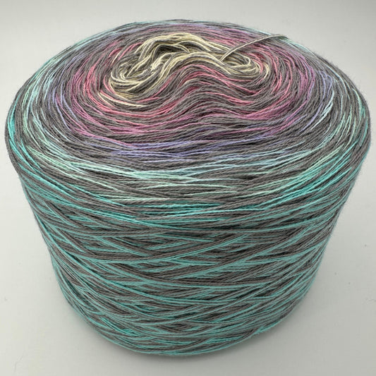 Farbverlauf Bobbel von innen nach aussen Gelb, Lachs, Lila, Hellblau und Grüntöne immer von Grau durchsetzt