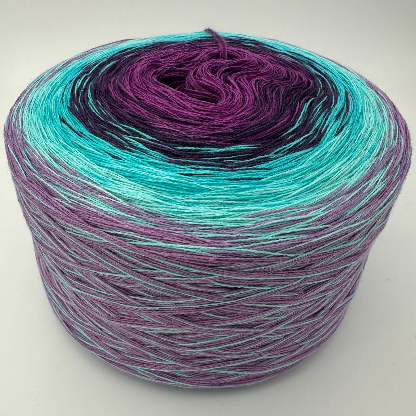 Farbverlauf Bobbel von innen nach aussen Lila, Dunkellila, Türkis, Hellblau und nochmal Lila