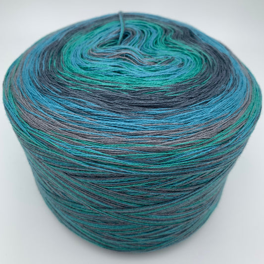 Farbverlauf Bobbel innen gemischt nachfolgend Blau, Grün, Grau, Blau Grau und Grün