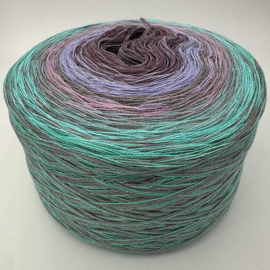 Farbverlauf von innen nach aussen Dunkellila, Lila, Rose und Grüntöne, immer Grau durchsetzt