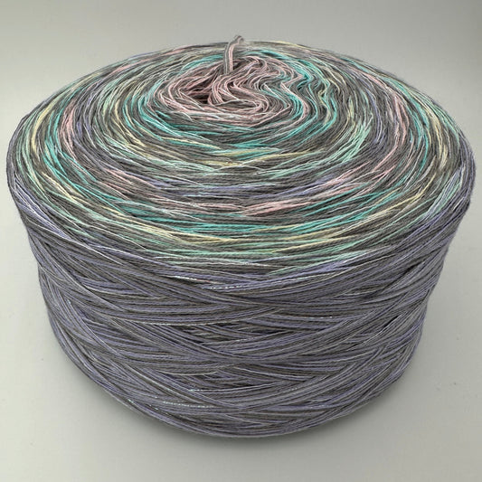 Farbverlauf Bobbel von innen nach aussen Lachs, Grün, Gelb, Grün, Lachs, Grün, Gelb und Flieder, immer von Grau durchsetzt