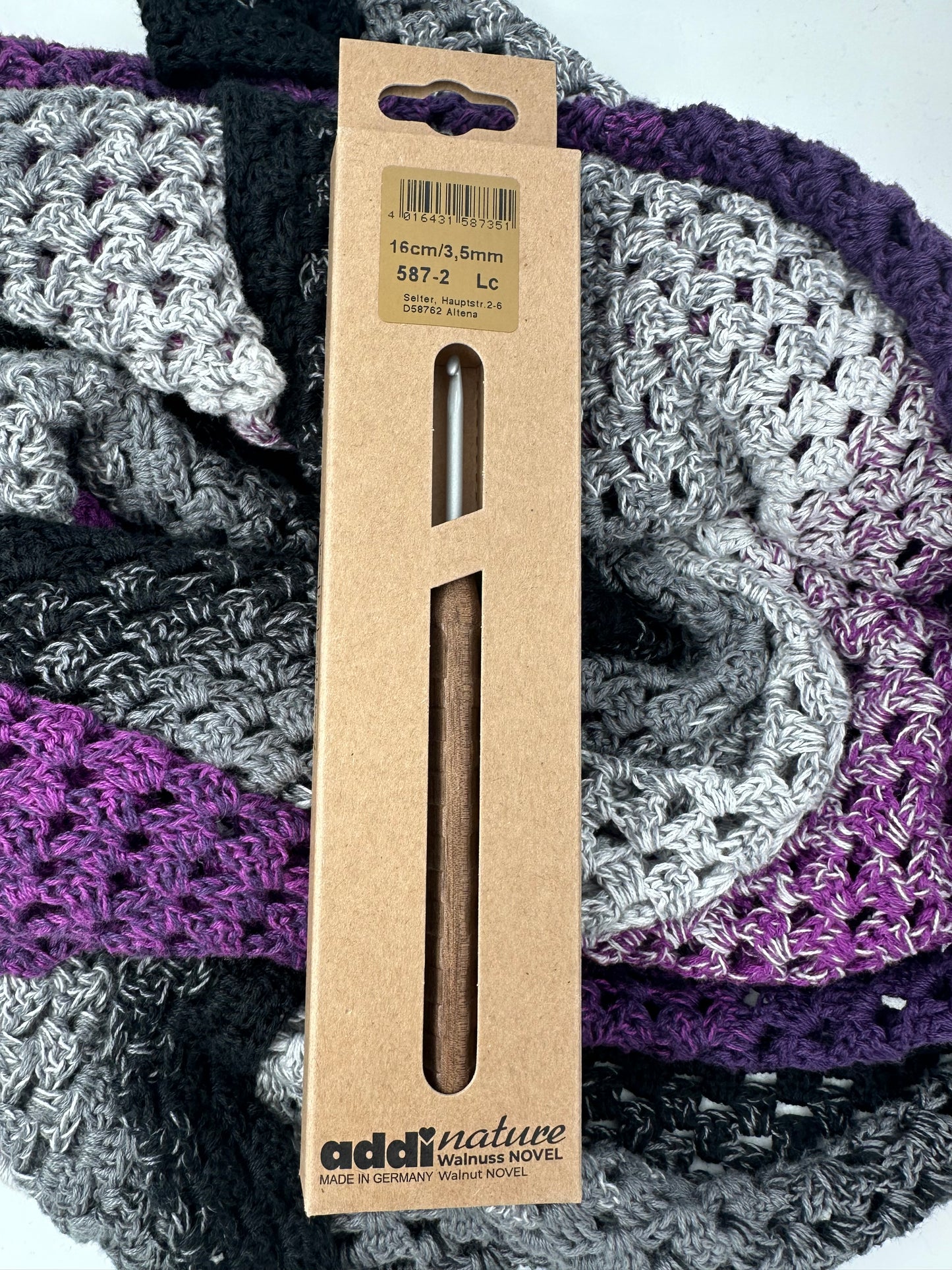 Häkelnadel addi nature mit Aluspize und Walnussgriff