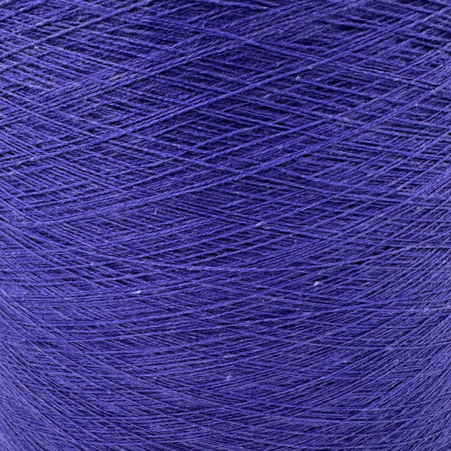 Garnkone mit der Farbe Ultraviolett, Bobbel Kone, Uni Farbe
