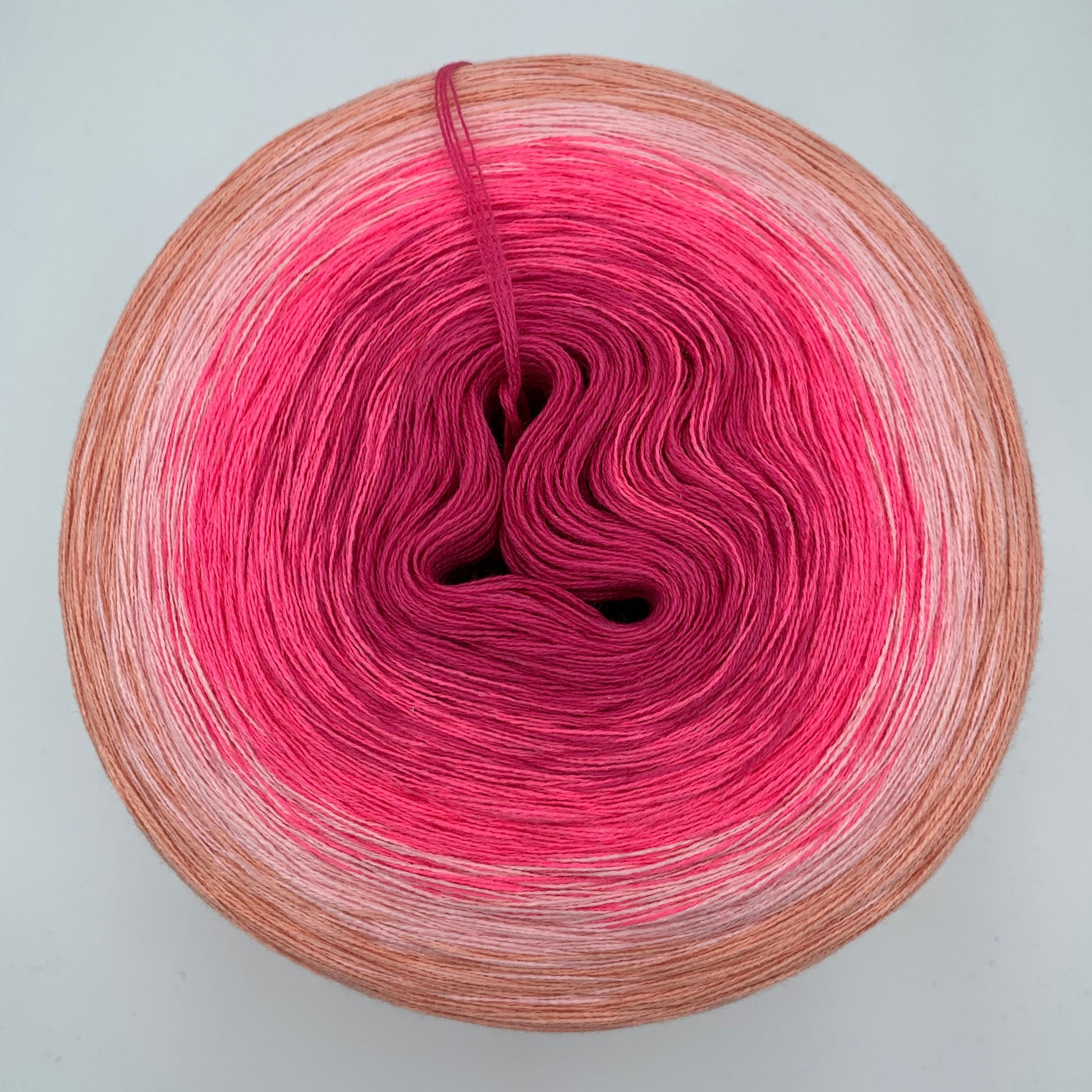 Farbverlauf Bobbel mit nach aussen heller werdenden Ros und Rose