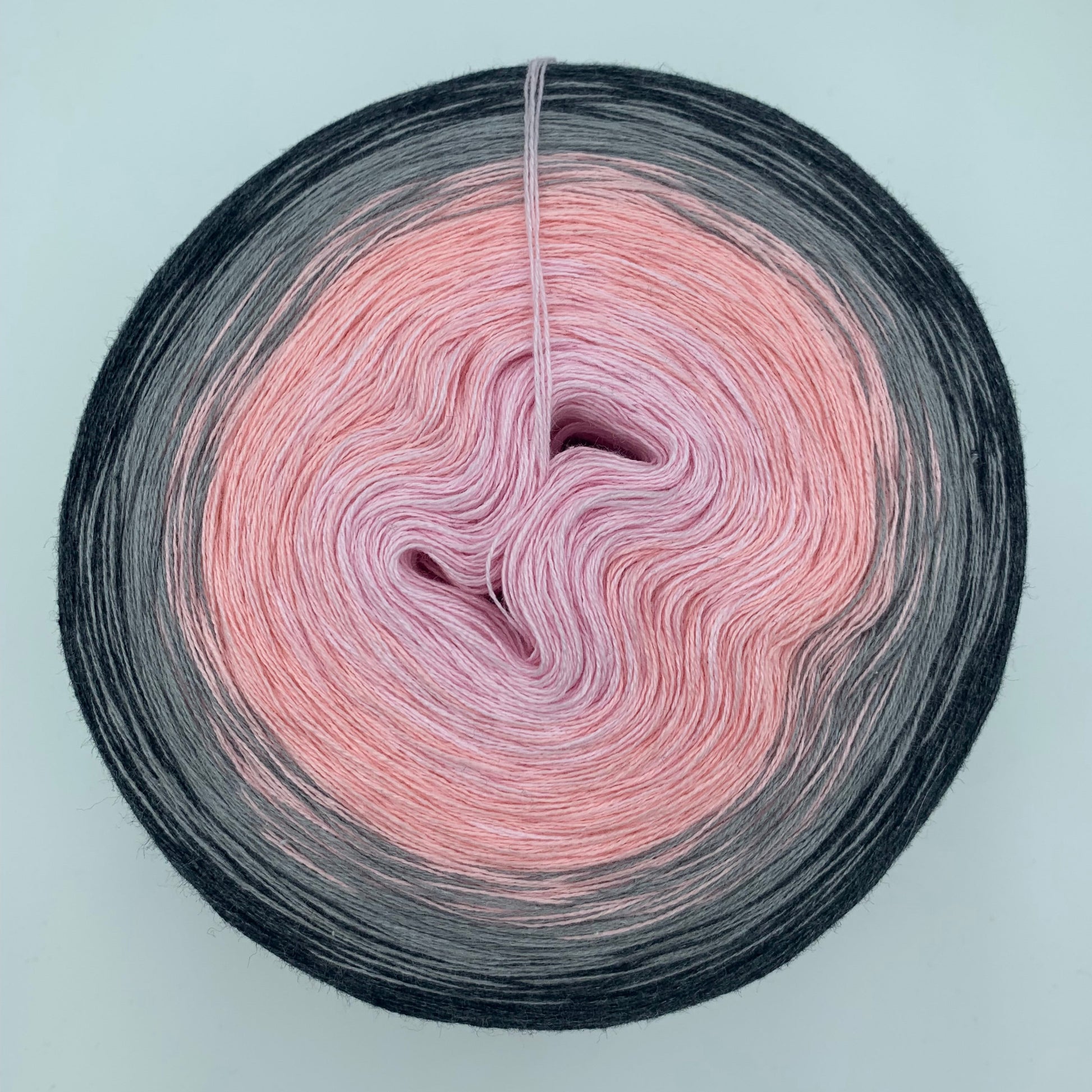 Farbverlauf Bobbel von innen nach aussen in Rose und Grautönen