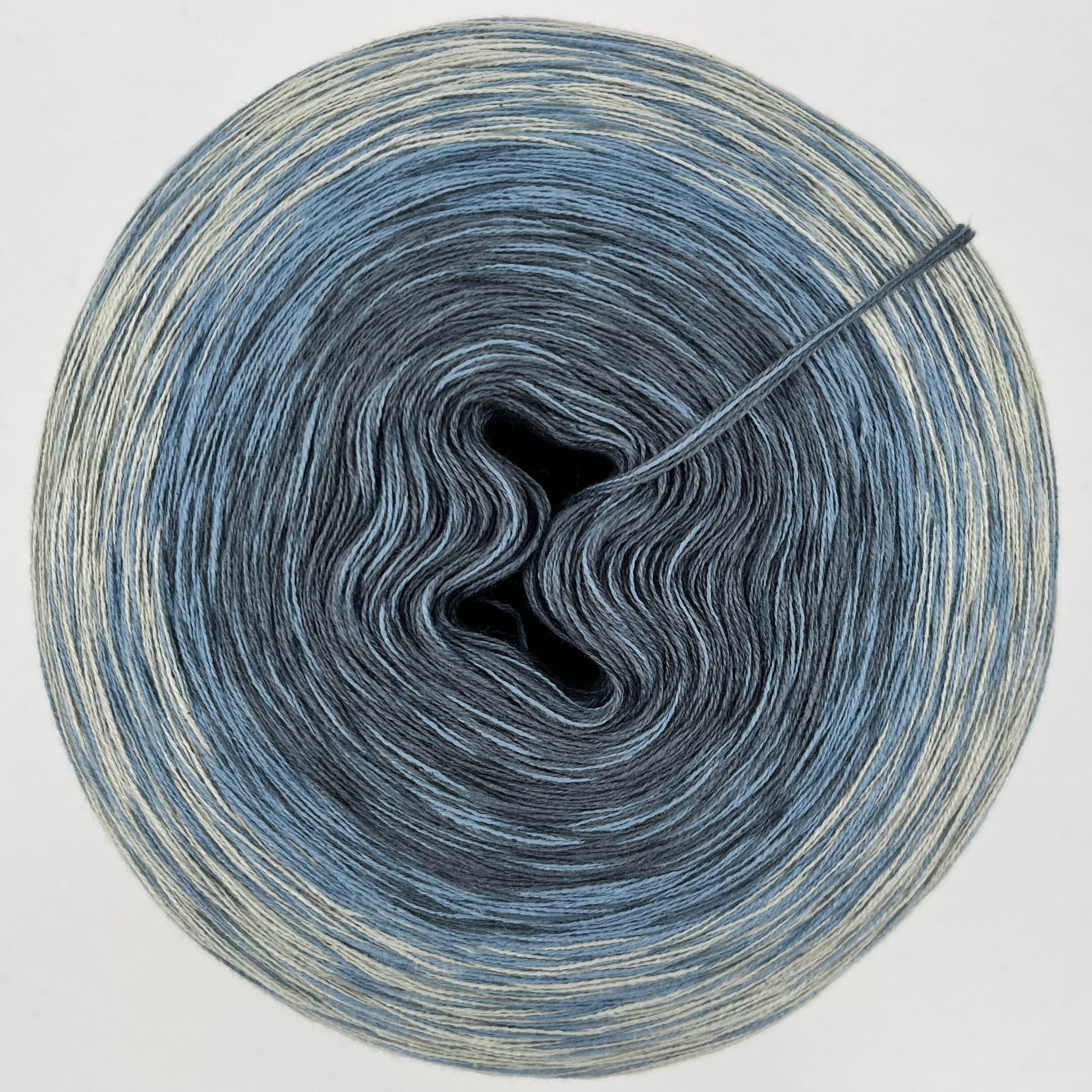 Farbverlauf Bobbel von innen nach aussen in Grau, Blau und Creme