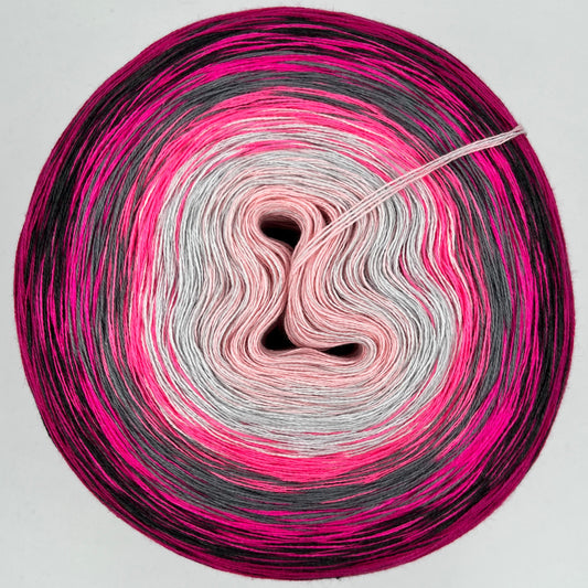 Farbverlauf Bobbel innen Rose gefolgt von Hellgrau, Pink, Dunkelgrau, Pink, Schwarz und Altrot