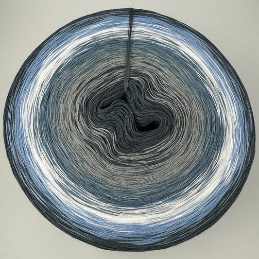 Farbverlauf Bobbel von innen nach aussen Grautöne, Blau, Weis, Blau und Grau