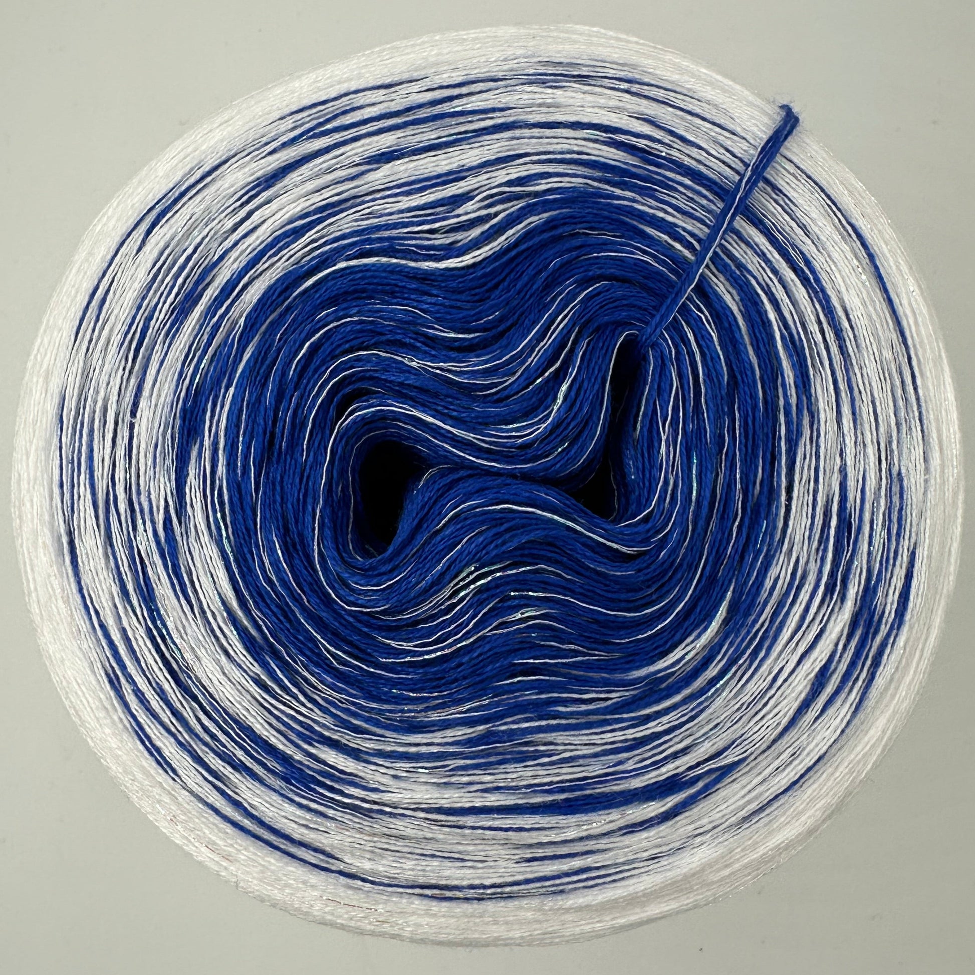 Farbverlauf Bobbel innen Blau und aussen Weiß