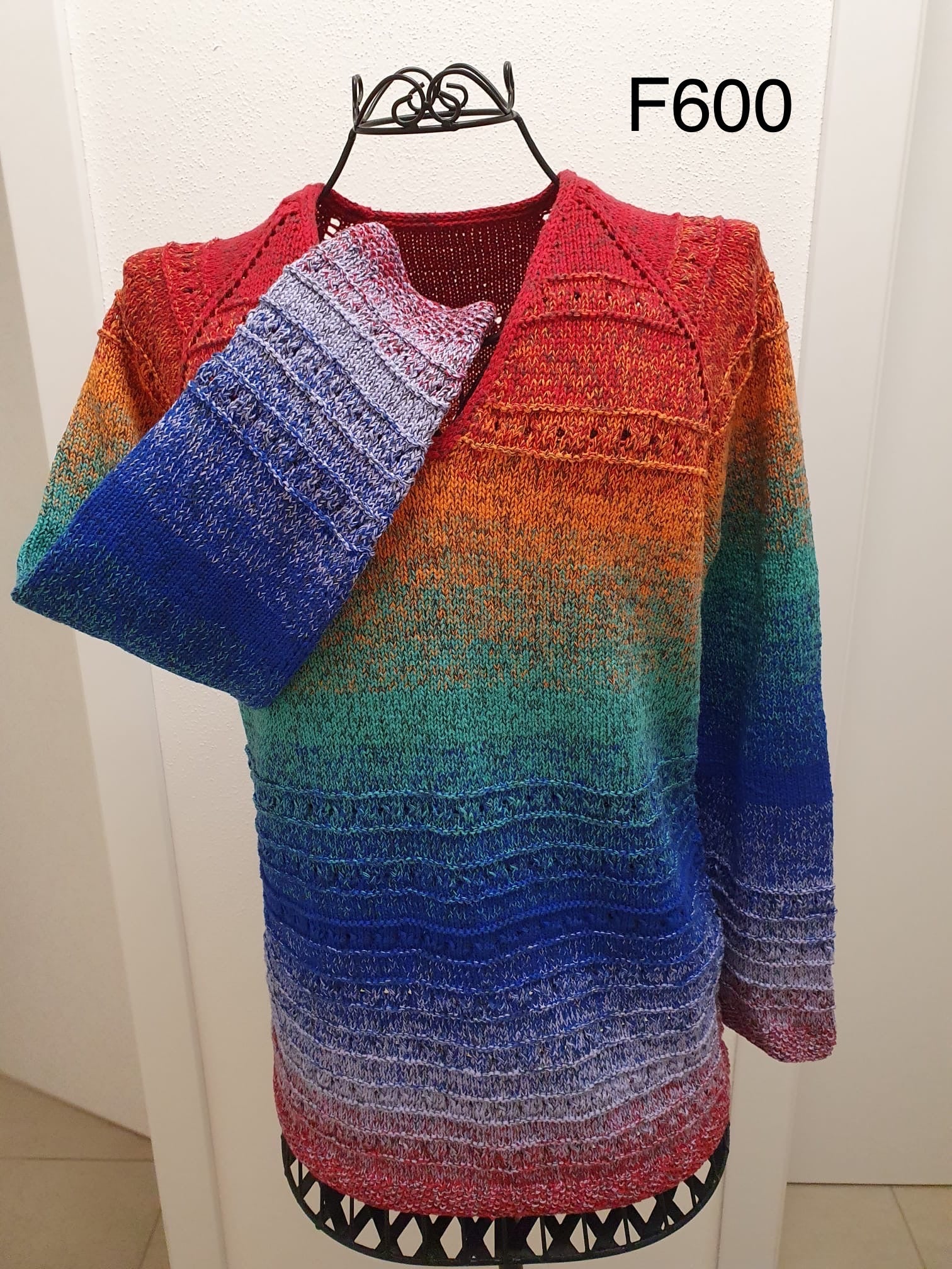 Fertiger Pullover aus dem vorherigen Farbverlauf Bobbel
