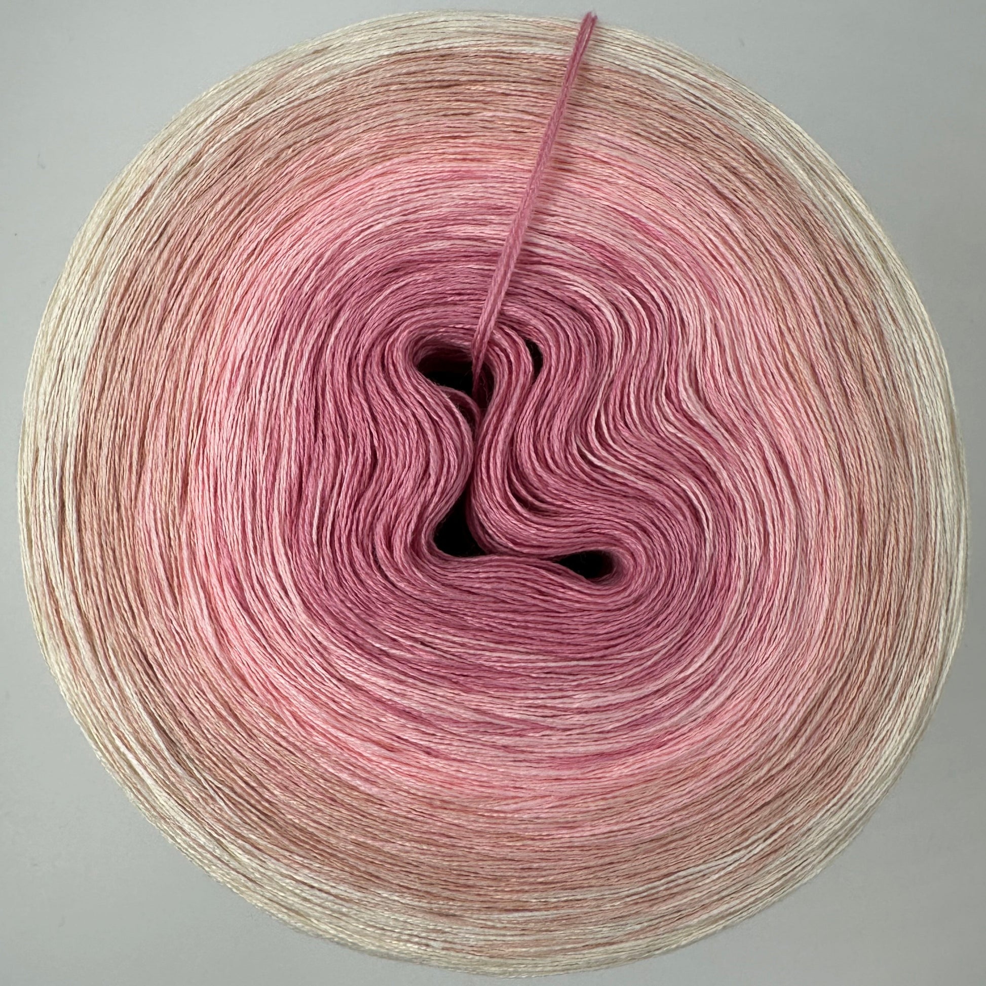 Farbverlauf Bobble von innen nach aussen in heller werdendne Rosatönen und Creme