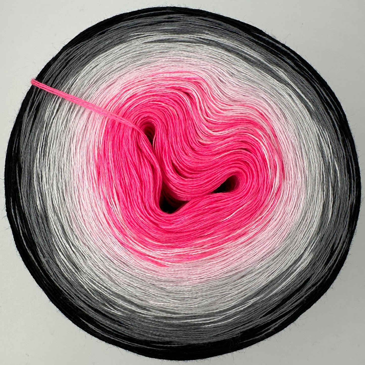 Farbverlauf Bobbel innen Pink gefolgt von Rose, Hellgrau, Grau und Schwarz