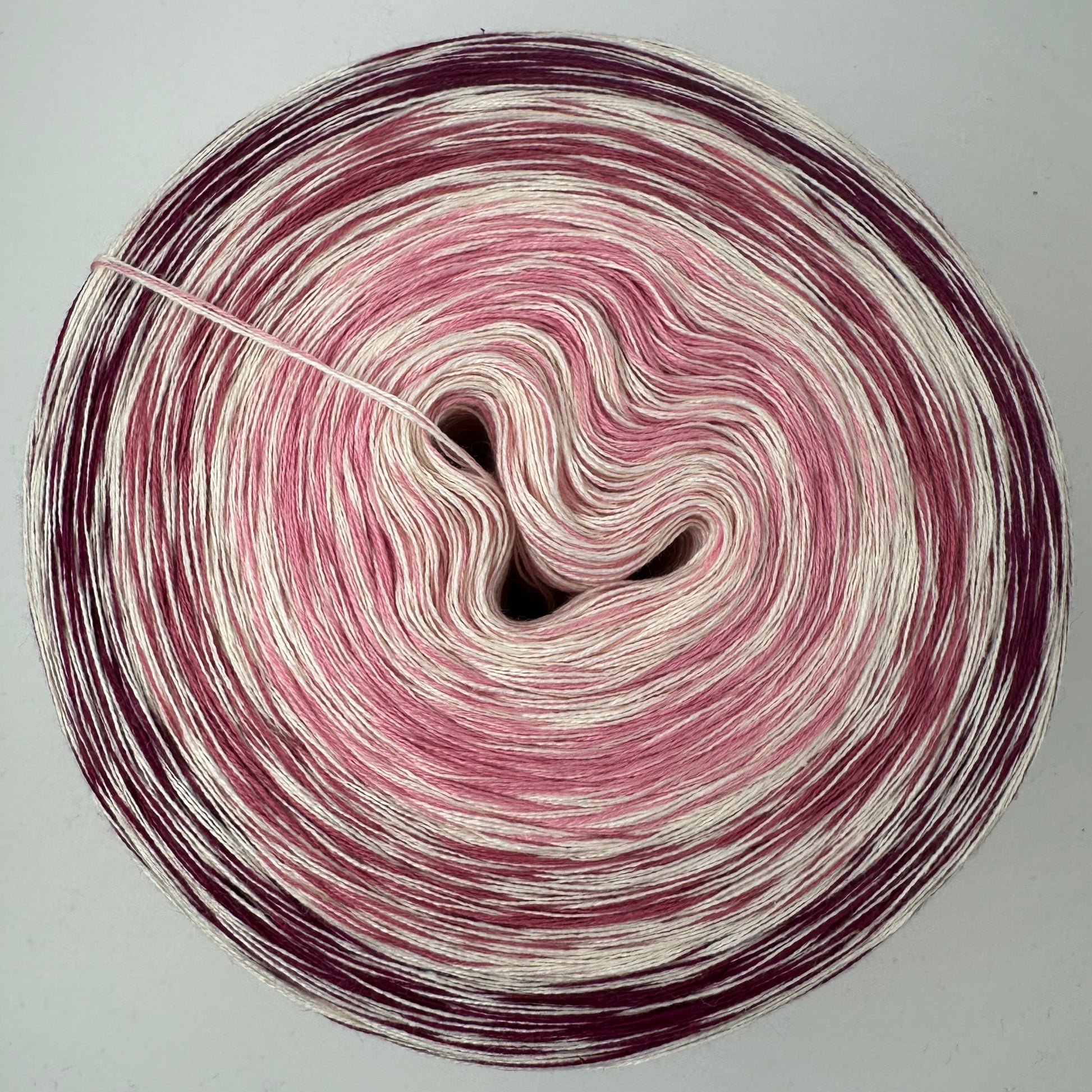 Farbverlauf Bobbel immer durchsetzt je vorrangig Creme, Rosa, Creme Dunkelrosa, Creme und  Altrot