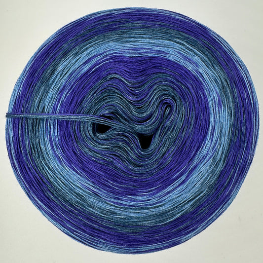 Farbverlauf Bobbel mit sich wiederholendem Blau- und Lila Farben