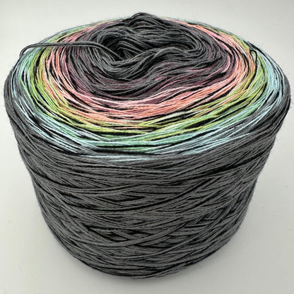 Farbverlauf Bobbel innen Grau folgend schwaches Lila, Ocker, Grün, Hellbrau und Grau