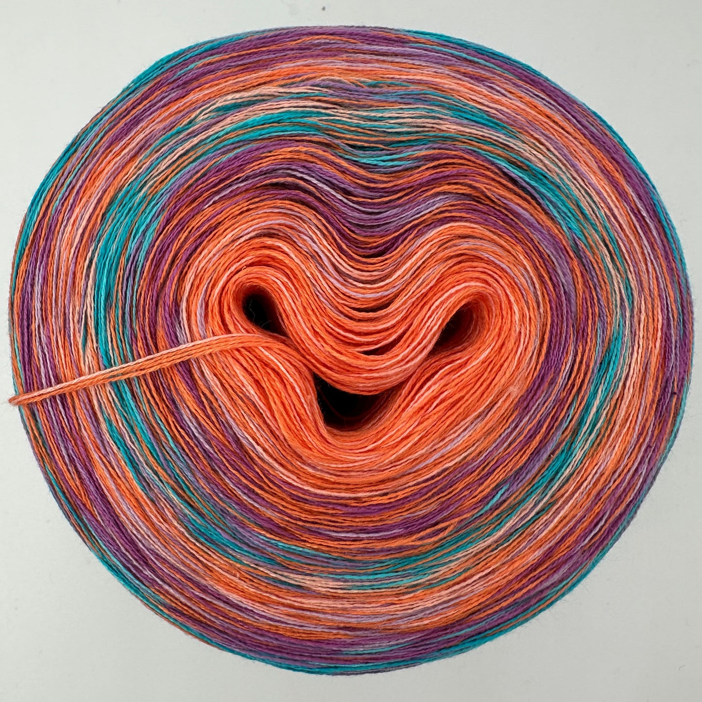 Farbverlauf Bobbel von innen nach aussen je vorrangig Orange, Lila, Türkis und nochmal von vorn