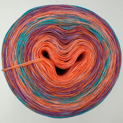 Farbverlauf Bobbel von innen nach aussen je vorrangig Orange, Lila, Türkis und nochmal von vorn