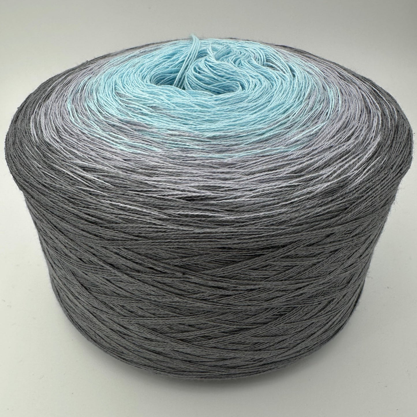 Farbverlauf Bobbel innen Hellblau folgend dunkler werdende Grautöne