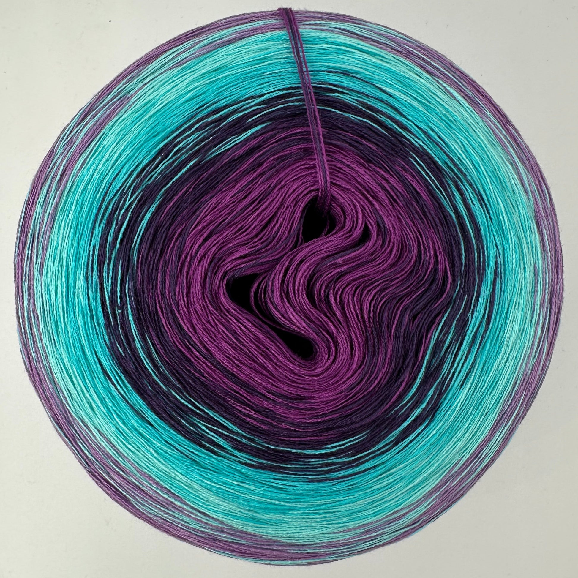 Farbverlauf Bobbel von innen nach aussen Lila, Dunkellila, Türkis, Hellblau und nochmal Lila