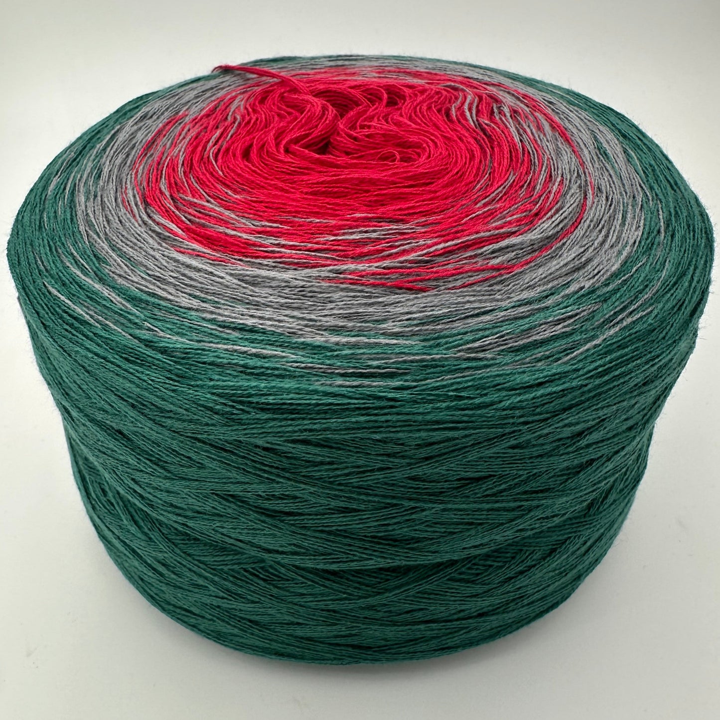 Farbverlauf Bobbel innen Rot gefolgt von Grau und Dunkelgrün