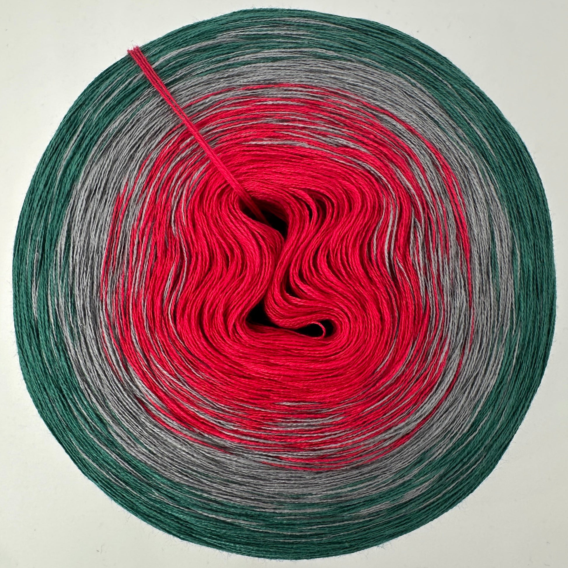 Farbverlauf Bobbel innen Rot gefolgt von Grau und Dunkelgrün