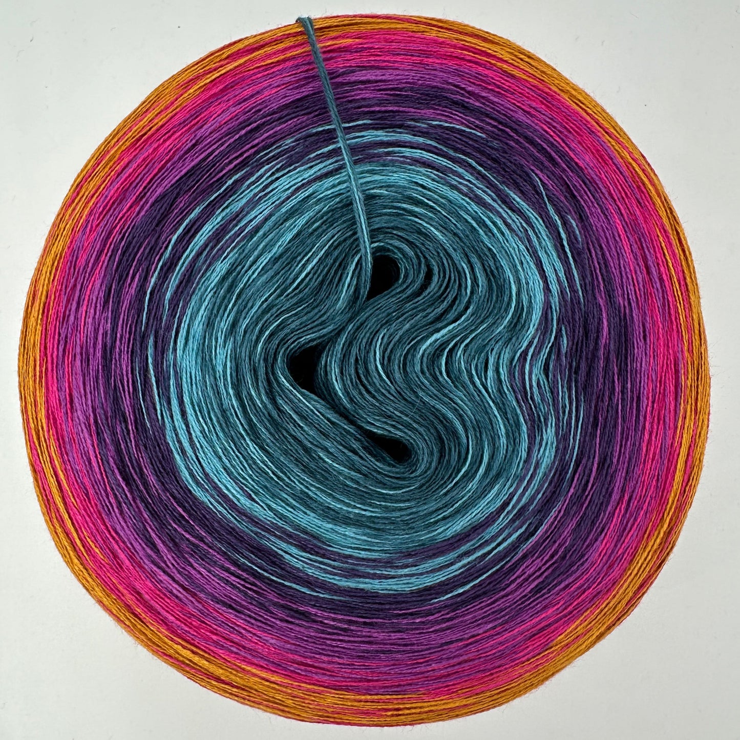 Farbverlauf Bobbel von innen nach aussen Dunkelblau, Blau, Lilatöne, Pink und Ocker