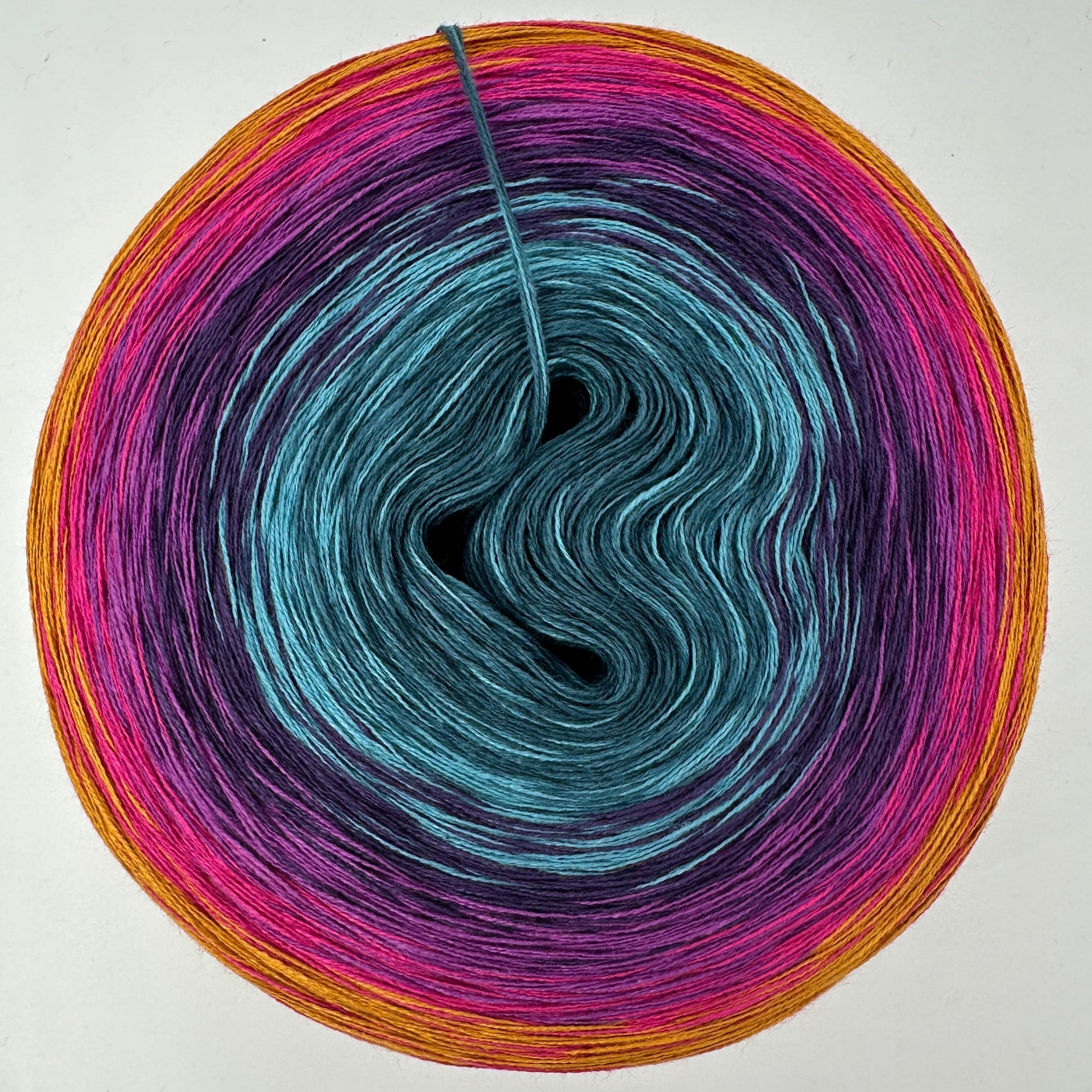 Farbverlauf Bobbel von innen nach aussen Dunkelblau, Blau, Lilatöne, Pink und Ocker