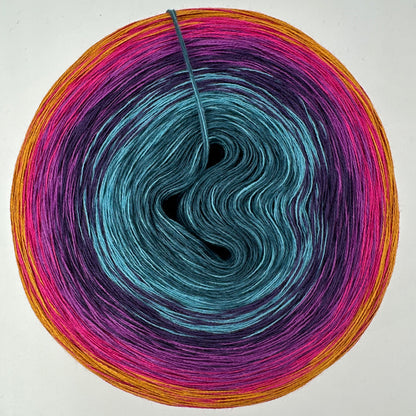 Farbverlauf Bobbel von innen nach aussen Dunkelblau, Blau, Lilatöne, Pink und Ocker