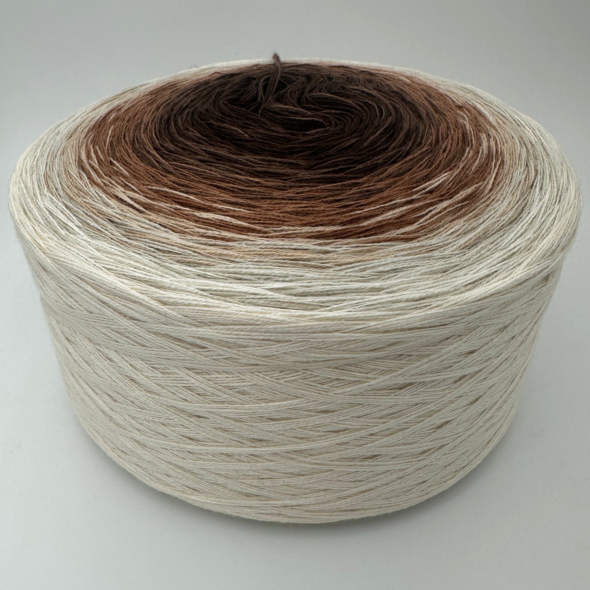 Farbverlauf Bobbel von innen nach aussen in heller werdenden Braun- und Cremetönen