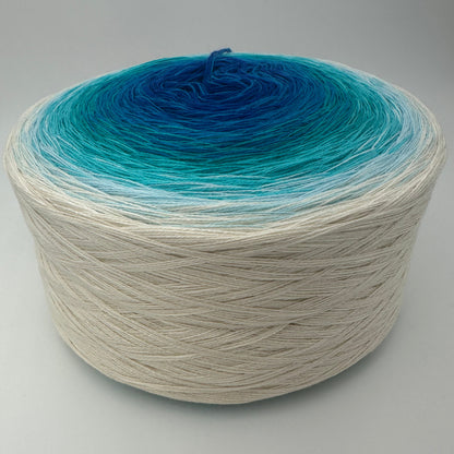 Farbverlauf Bobbel in heller werdenden Blautönen und aussen Creme