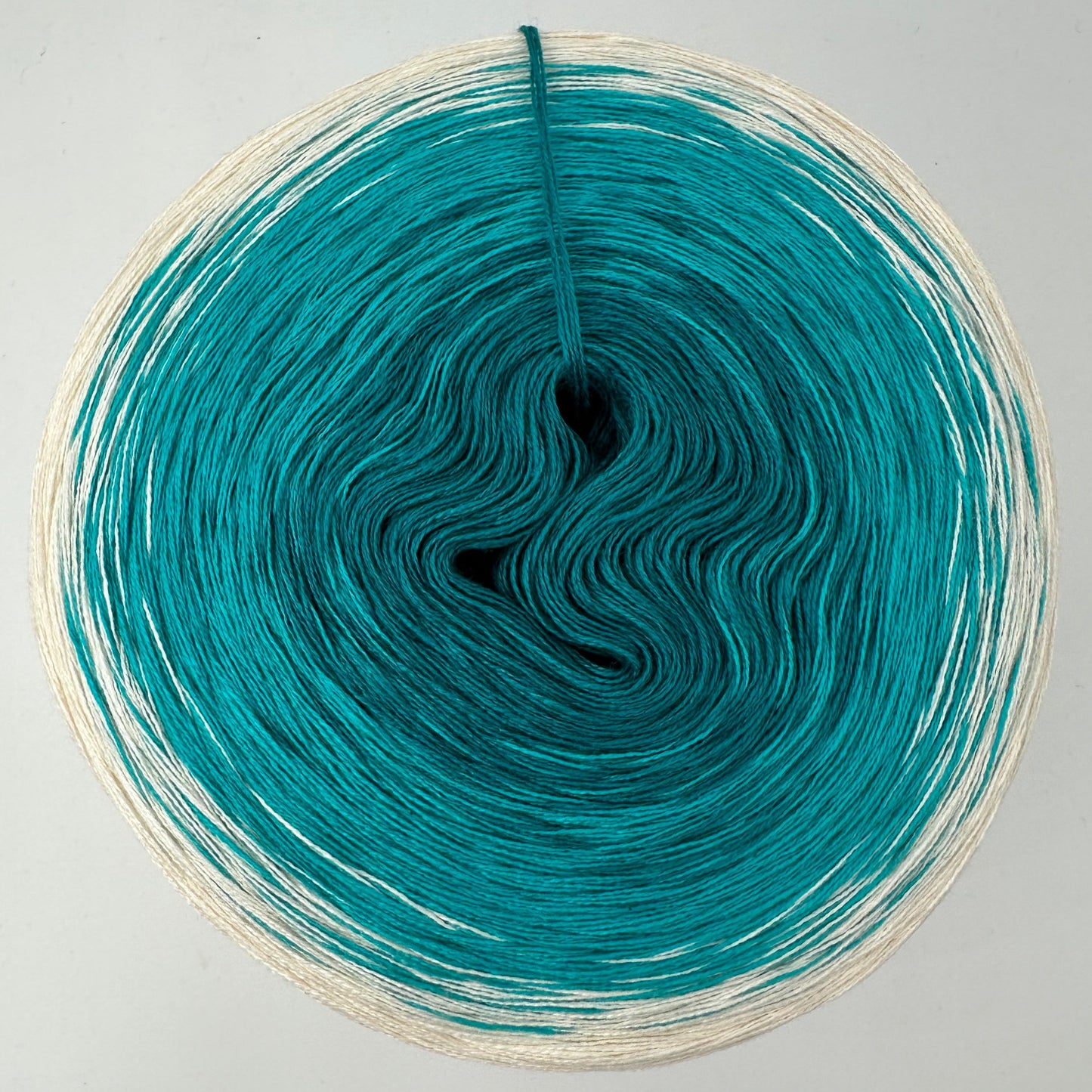 Farbverlauf Bobbel von innen weg in Dunkeltürkis, Türkis und Creme