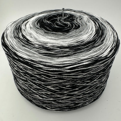 Farbverlauf Bobbel von innen nach aussen Schwarz, Grau, Weiß, Schwarz, Grau, Weiß und Schwarz