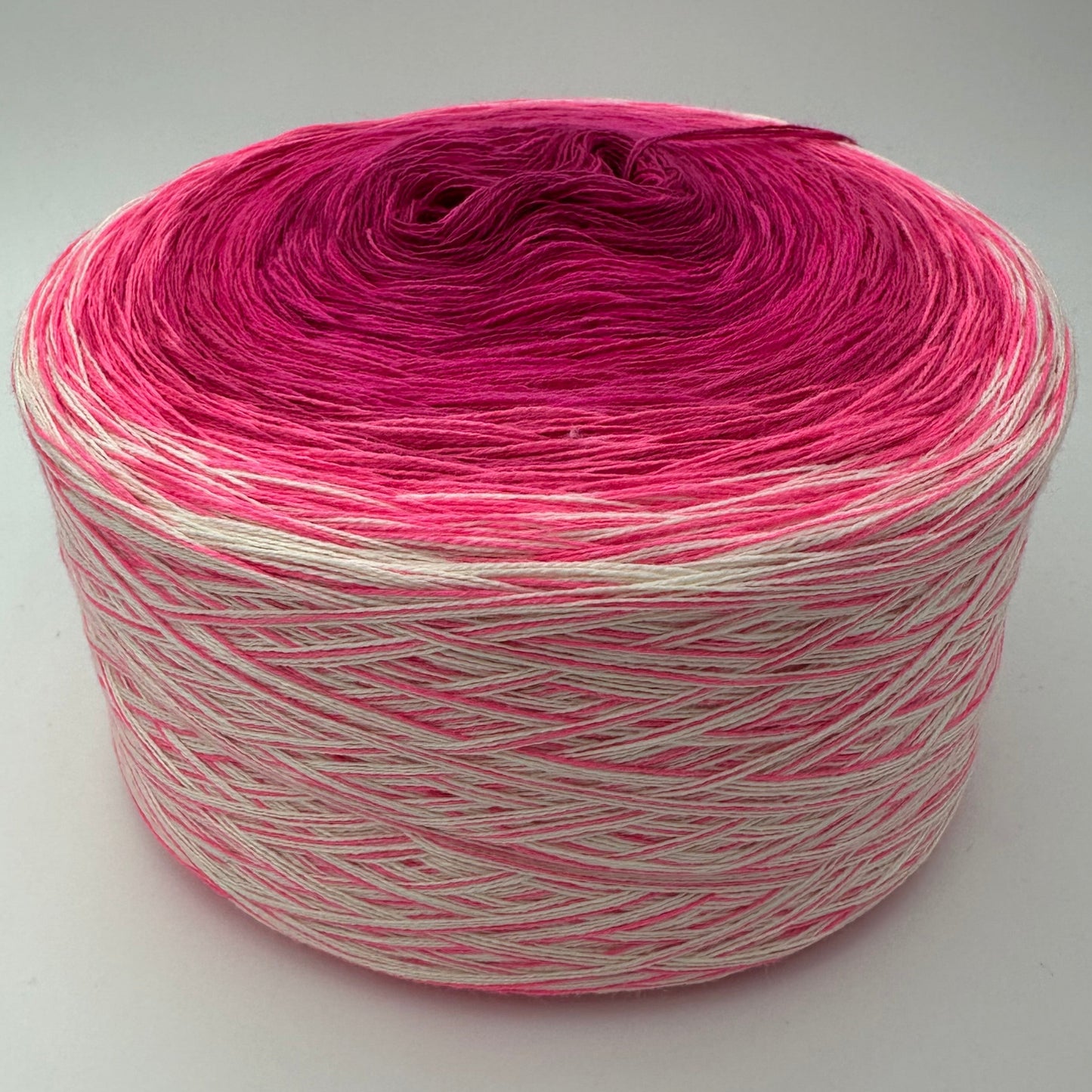 Farbverlauf Bobbel von innen weg in heller werdenden Pinktönen und aussen Rose