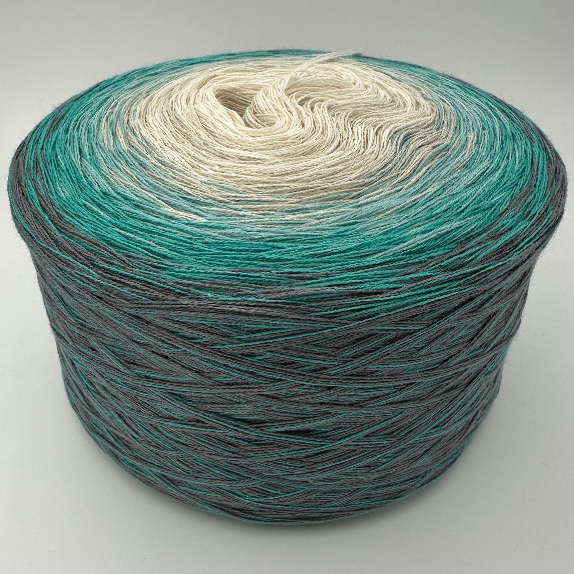 Farbverlauf Bobbel innen dunkler werdende Creme Farben gefolgt von dunkler werdende Grüntöne und aussen Grau