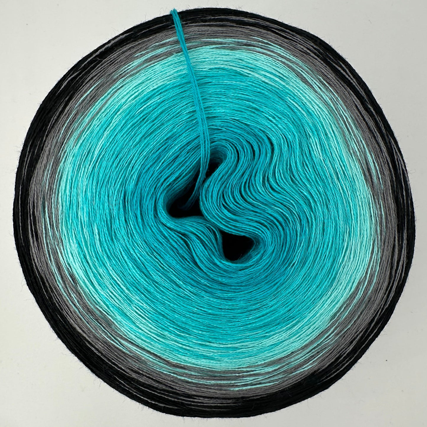 Farbverlauf Bobbel von innen wegf heller werdende Blautöne, Grau und Schwarz