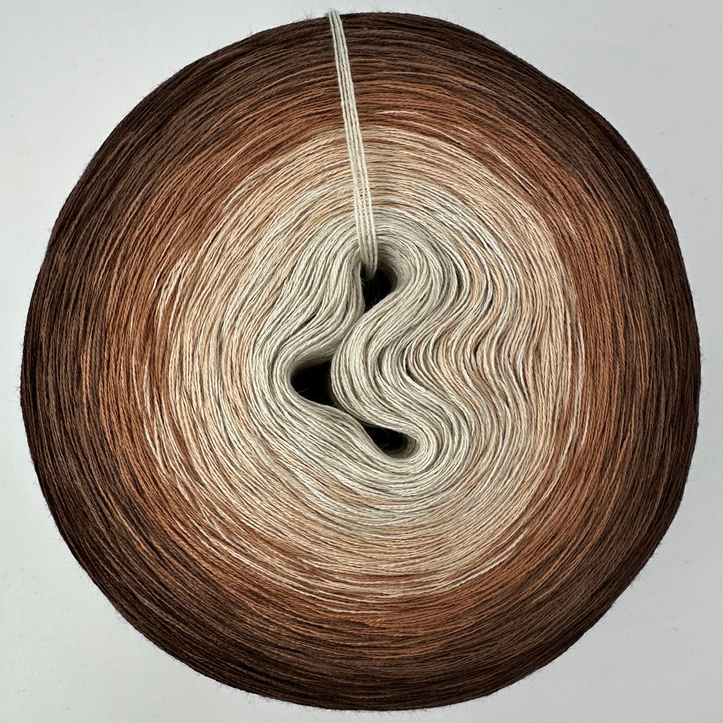 Farbverlauf Bobbel von innen nach aussen in dunkler werdenden Creme- und Brauntönen