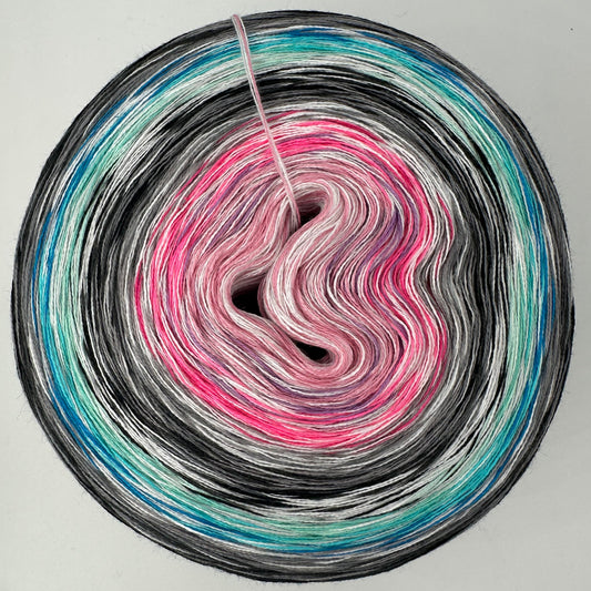 Farbverlauf Bobbel etwas durcheinander von innen nach aussen Weis, Pink, Grau, Schwarzu, Grün, Blau, Grau und Schwarz