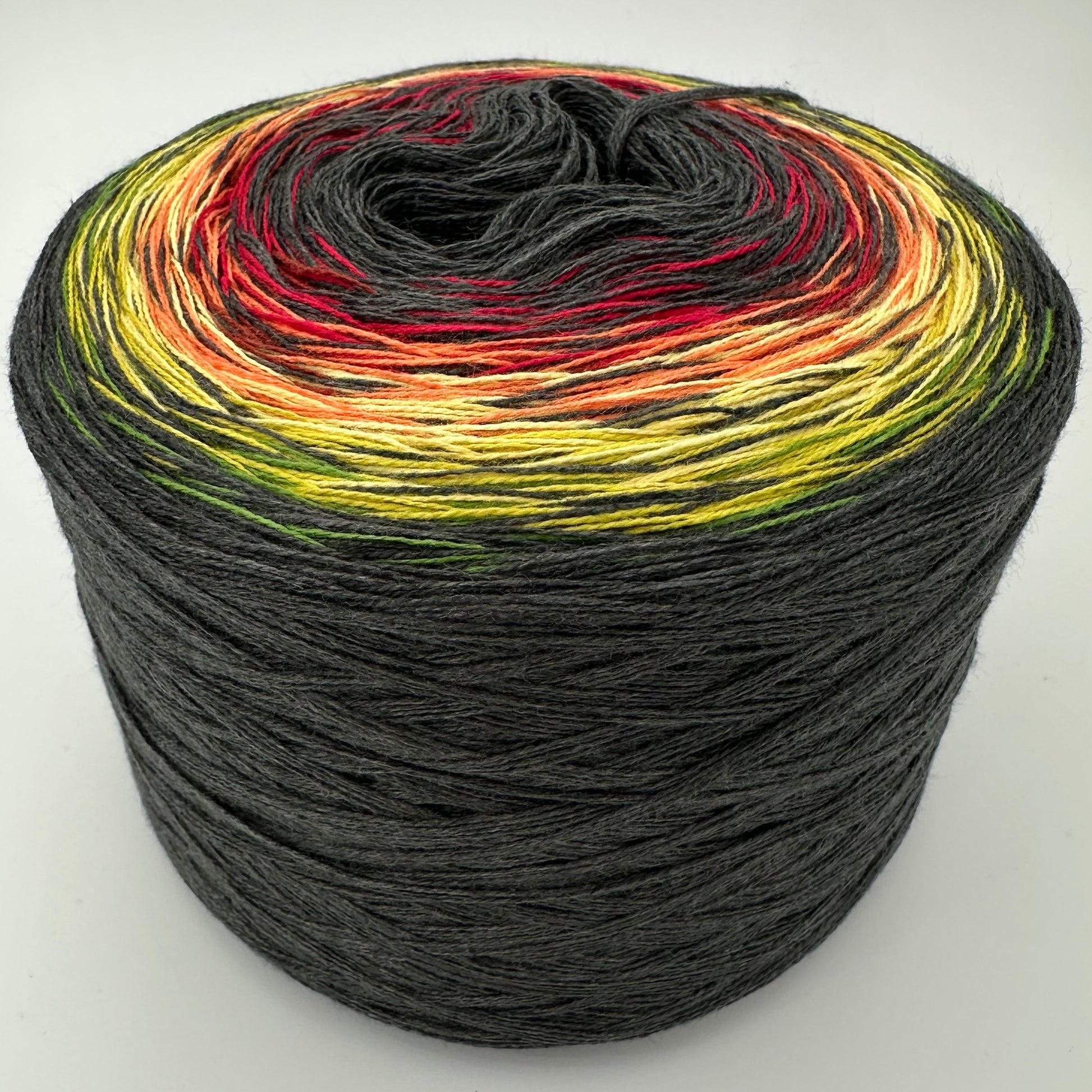 Farbverlauf Bobbel von innen nach aussen sehr dunkles Grau, Rot, Orange, Gelb Grün und nochmal das dunkle Grau