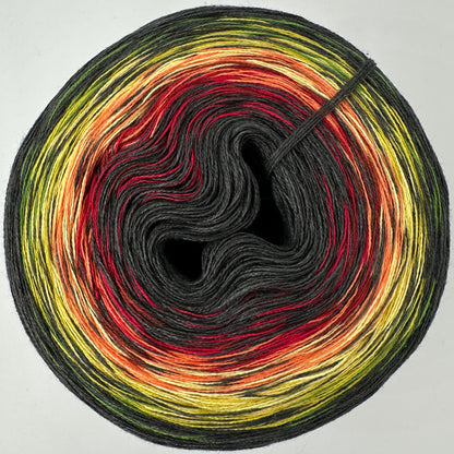 Farbverlauf Bobbel von innen nach aussen sehr dunkles Grau, Rot, Orange, Gelb Grün und nochmal das dunkle Grau