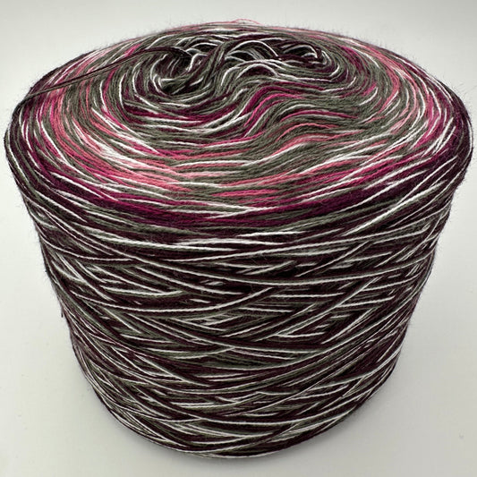 Farbverlauf Bobbel, immer von weis durchlaufen von innen nach aussen dunkellila, grauton, dunkles Rot, Pink und wieder zurück