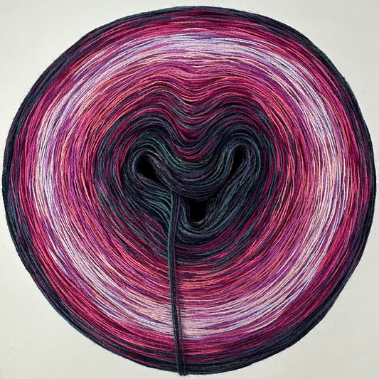 Farbverlauf Bobbel von innen nach aussen Türkis, Anthrazit und Lila über pink zu Grau und wieder zurück