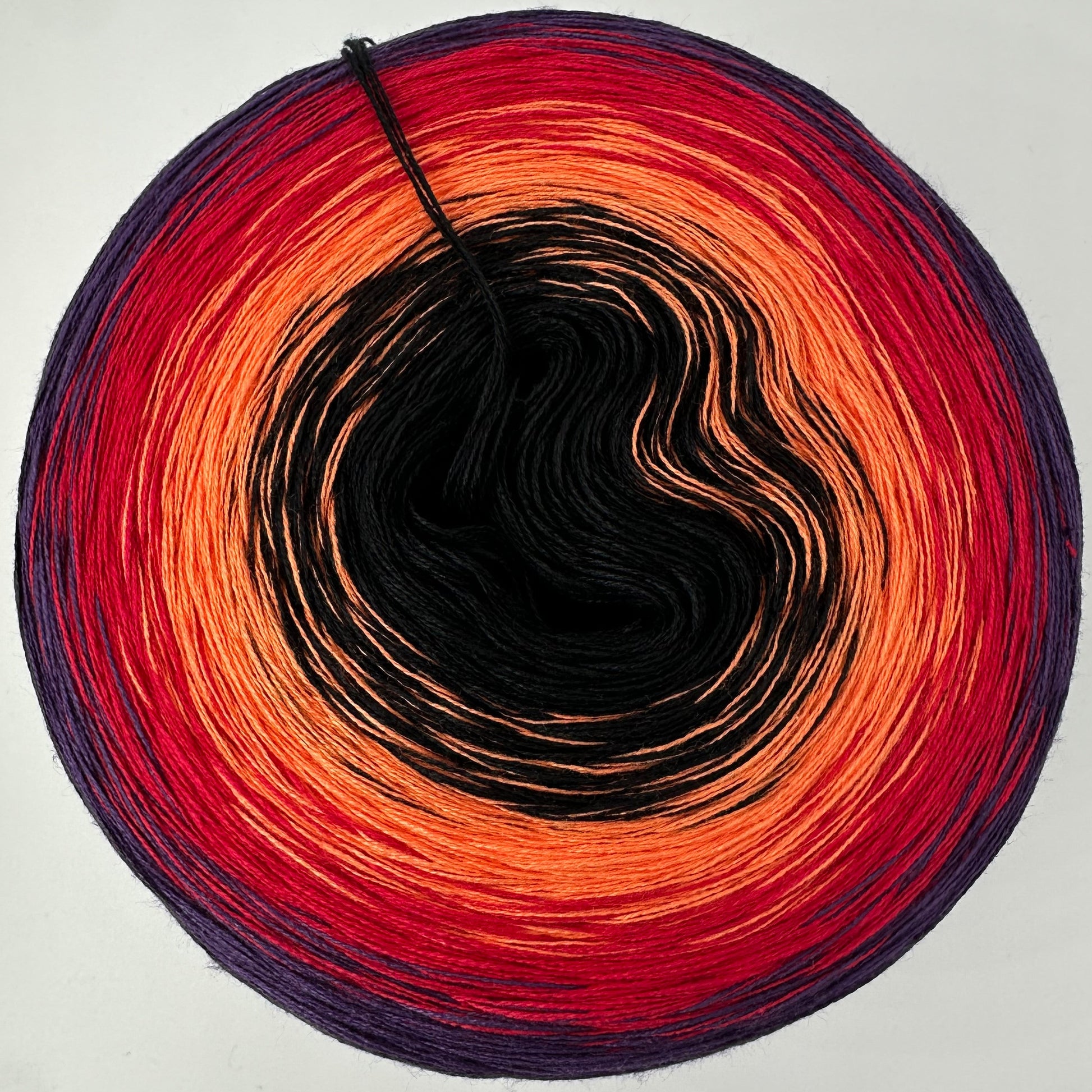 Farbverlauf Bobbel von innen nach aussen schwarz, Orange, Rot und Lila