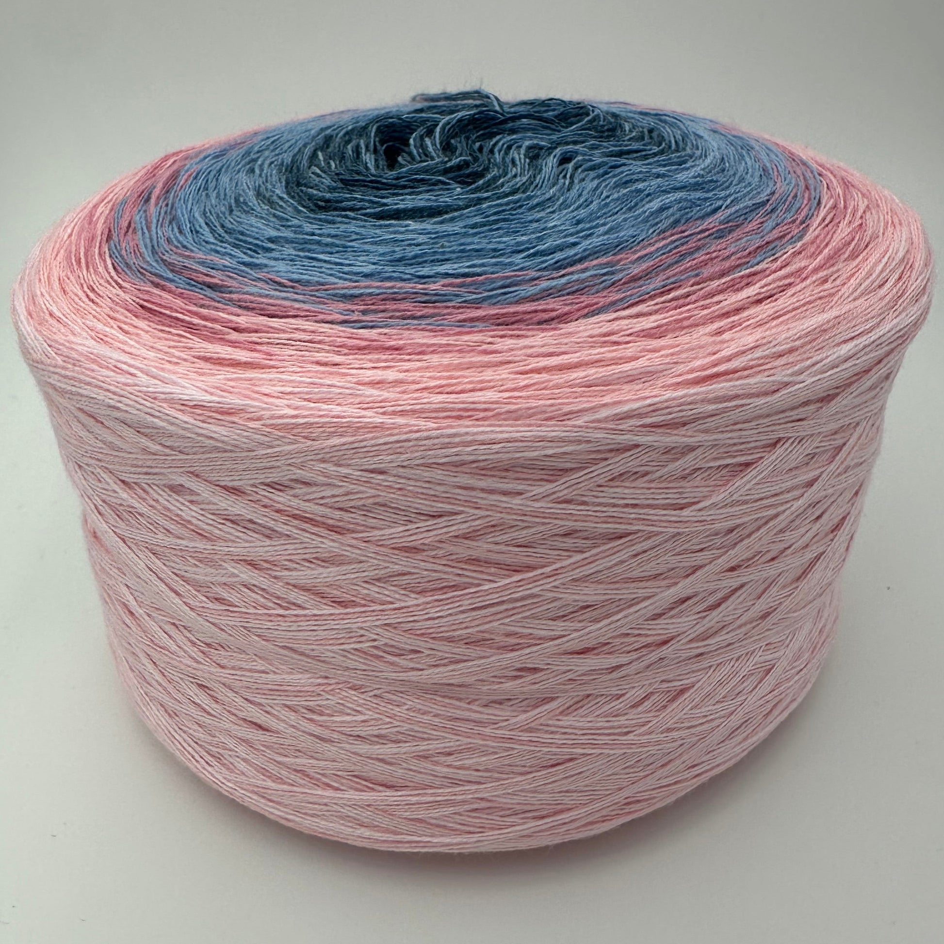 Farbverlauf Bobbel von innen Dunkelblau, blauk Rosa und Hellrosa