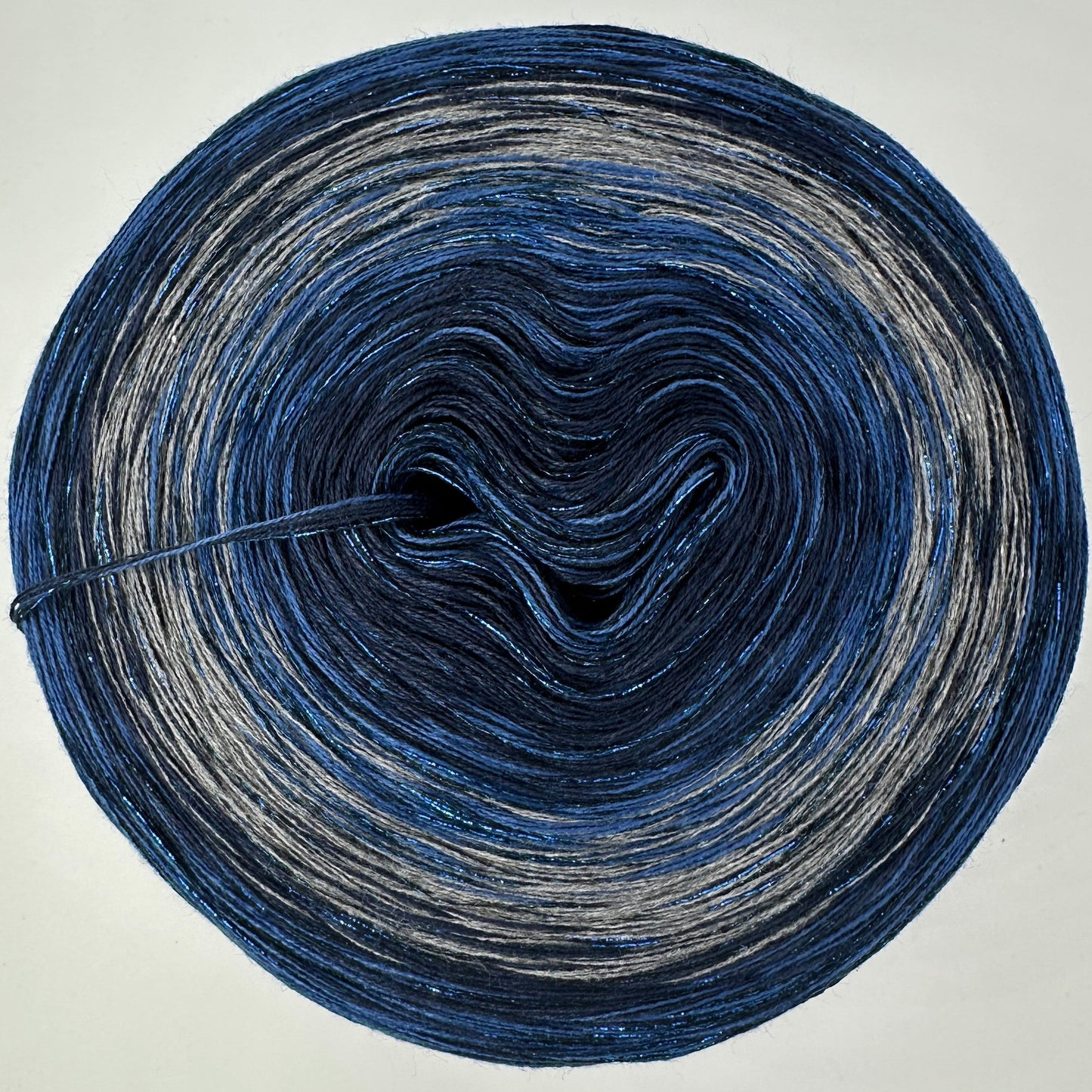 Farbverlauf Bobbel von innen Dunkelblau, Blau, Grau Dunkelblau und Blau