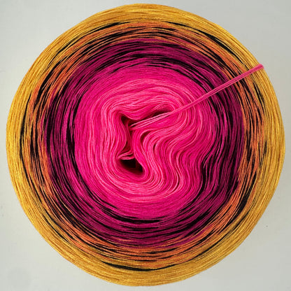 Farbverlauf Bobbel von innen nach aussen Pink, Dunkelpink, Schwarz, Orange und Curry